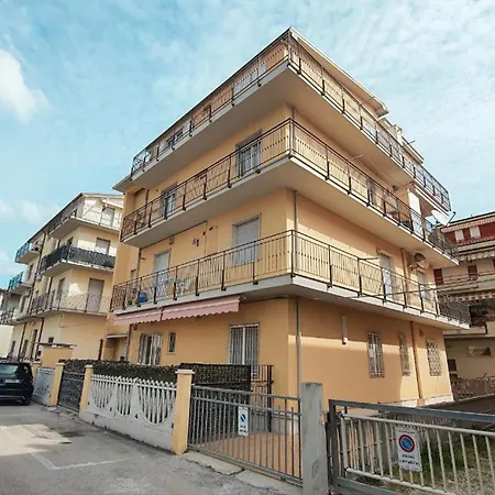 Columbia Apartment, Vicino Al Mare Rif A822 Apartment *